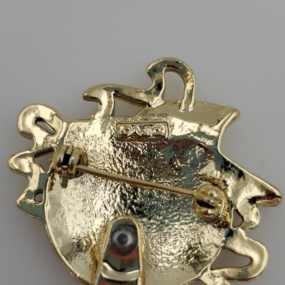 AJC Gold Tone Golf Ball Man Brooch - Picture 4 of 6